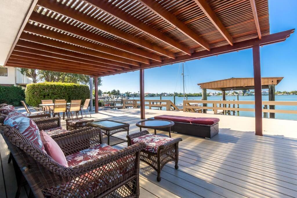 Amazing Water Front View Home Newly Renovated 3Bd 2Bth Clearwater Beach Exterior photo