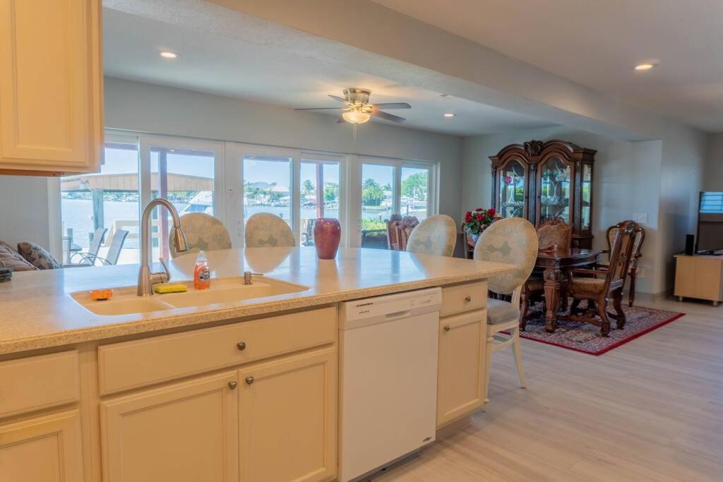 Amazing Water Front View Home Newly Renovated 3Bd 2Bth Clearwater Beach Exterior photo